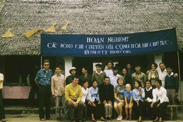 1973-1974. Các chuyên gia của Cộng hòa dân chủ Đức sang giúp Việt Nam trong việc xây dựng nhà máy gang thép Thái Nguyên. Ảnh. Günter Mosler.